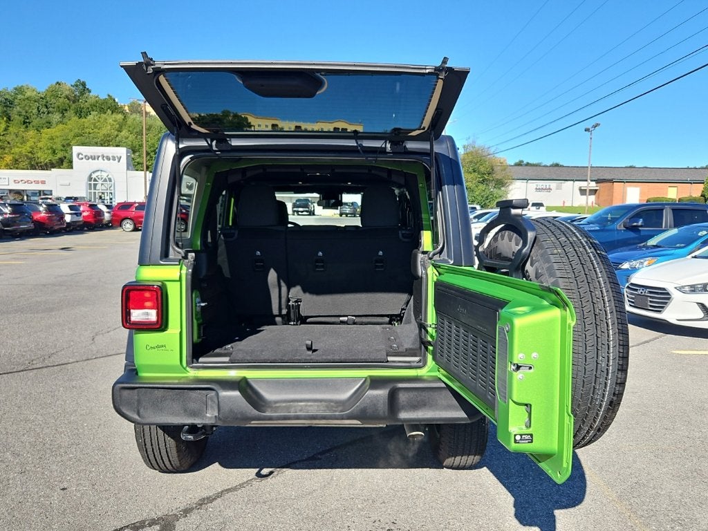 2025 Jeep Wrangler 4-Door Summit 4x4