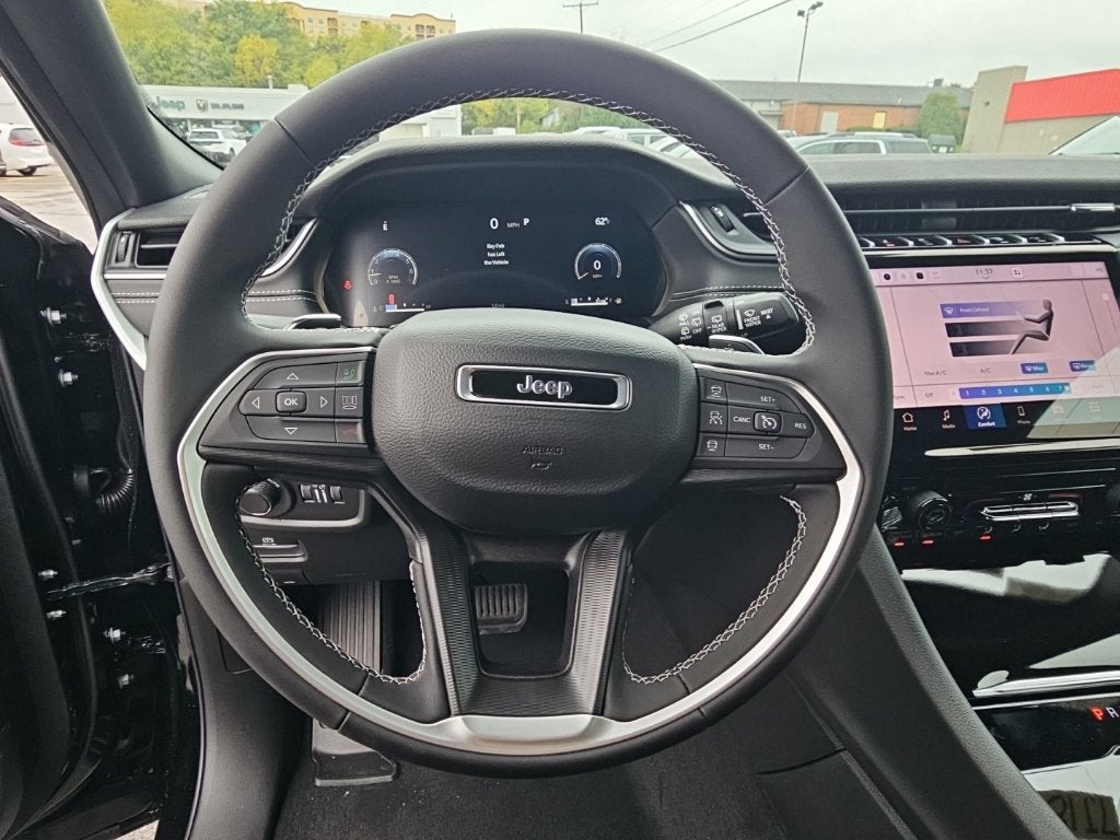 2027 Jeep Grand Cherokee GRAND CHEROKEE LAREDO 4X4