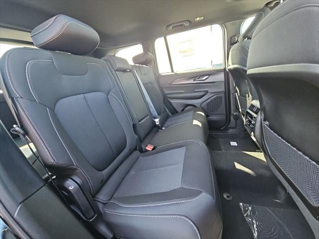 2027 Jeep Grand Cherokee GRAND CHEROKEE LAREDO X 4X4