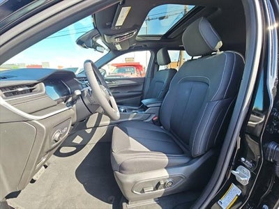 2027 Jeep Grand Cherokee GRAND CHEROKEE LAREDO X 4X4
