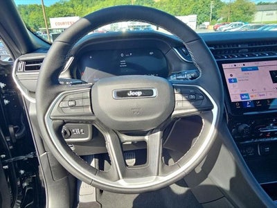 2027 Jeep Grand Cherokee GRAND CHEROKEE LAREDO X 4X4