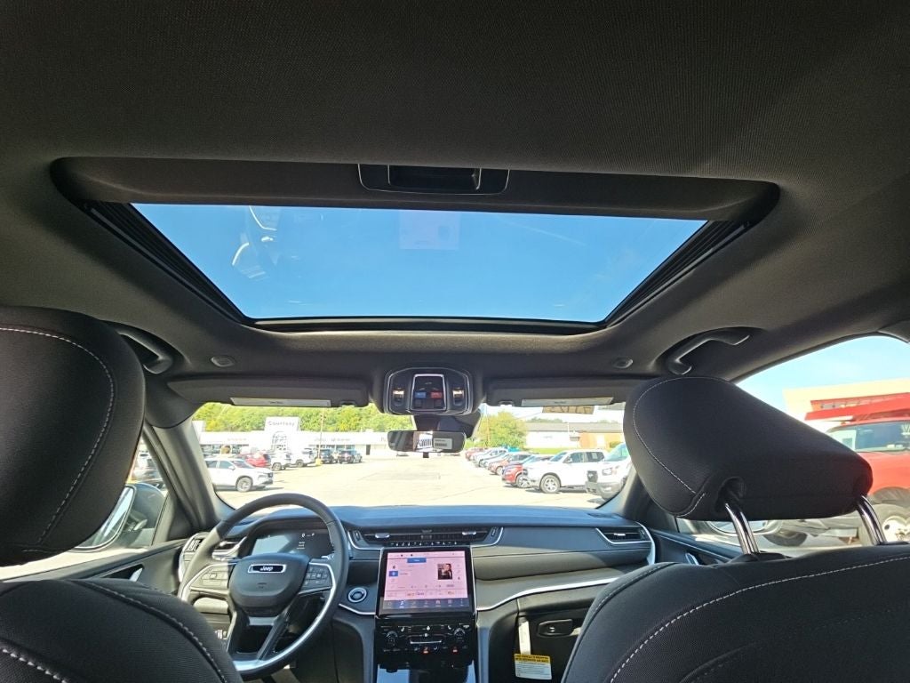 2027 Jeep Grand Cherokee Laredo X