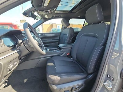 2027 Jeep Grand Cherokee GRAND CHEROKEE LAREDO X 4X4
