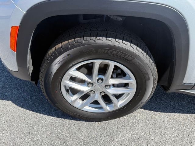 2025 Jeep Grand Cherokee Laredo X 4x4