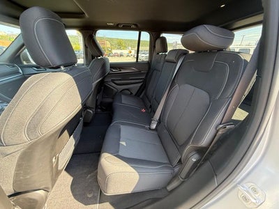 2025 Jeep Grand Cherokee Laredo X 4x4