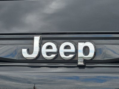 2023 Jeep Grand Cherokee Laredo 4x4