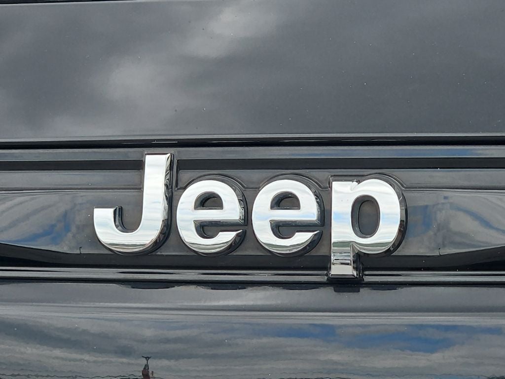 2023 Jeep Grand Cherokee Laredo 4x4