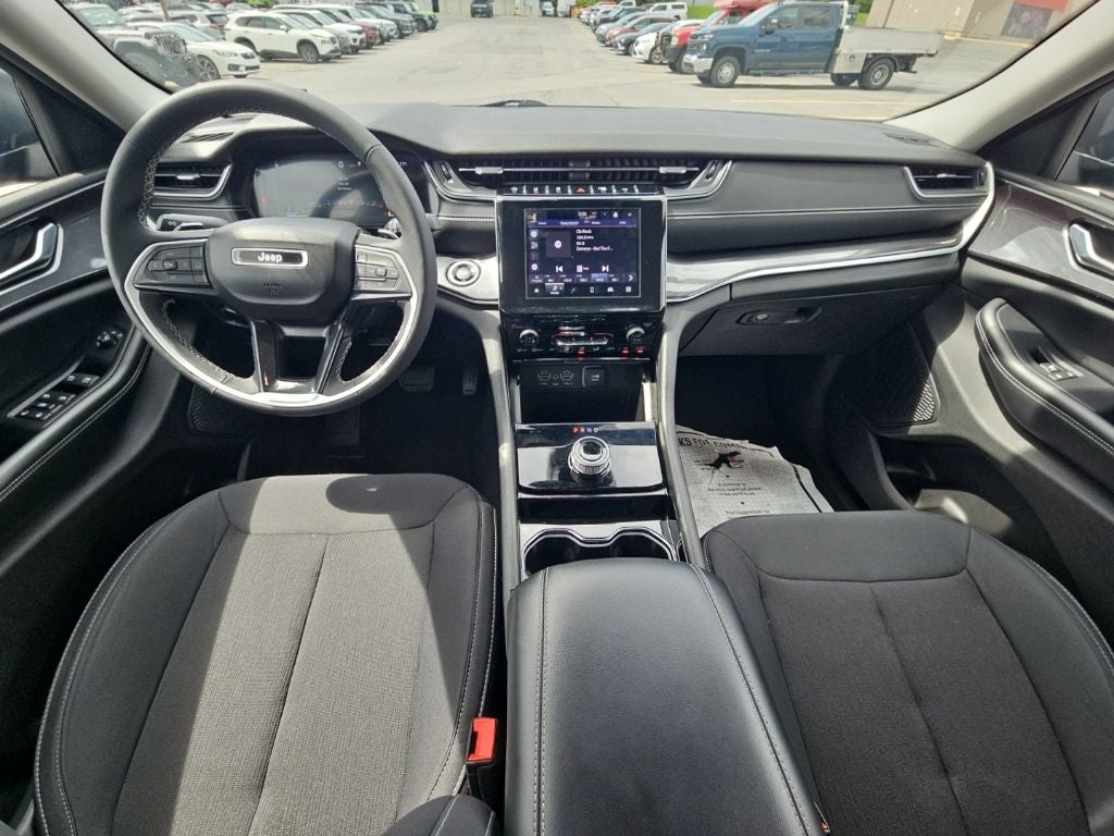 2023 Jeep Grand Cherokee Laredo 4x4