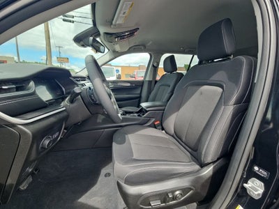 2023 Jeep Grand Cherokee Laredo 4x4