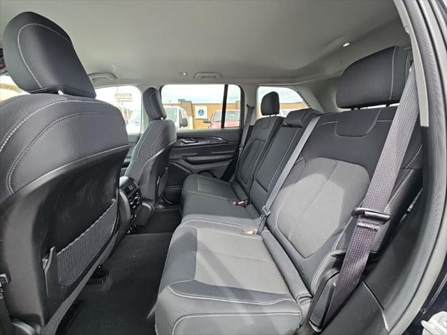 2023 Jeep Grand Cherokee Laredo 4x4