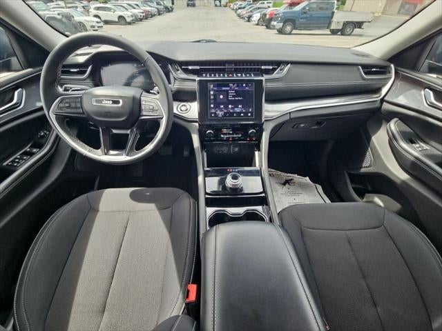 2023 Jeep Grand Cherokee Laredo 4x4