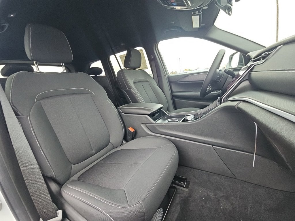 2027 Jeep Grand Cherokee GRAND CHEROKEE LAREDO 4X4