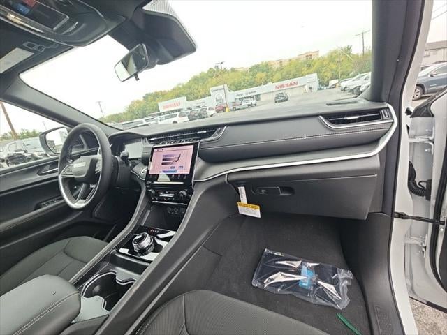 2027 Jeep Grand Cherokee GRAND CHEROKEE LAREDO 4X4