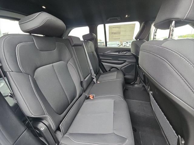 2027 Jeep Grand Cherokee GRAND CHEROKEE LAREDO 4X4