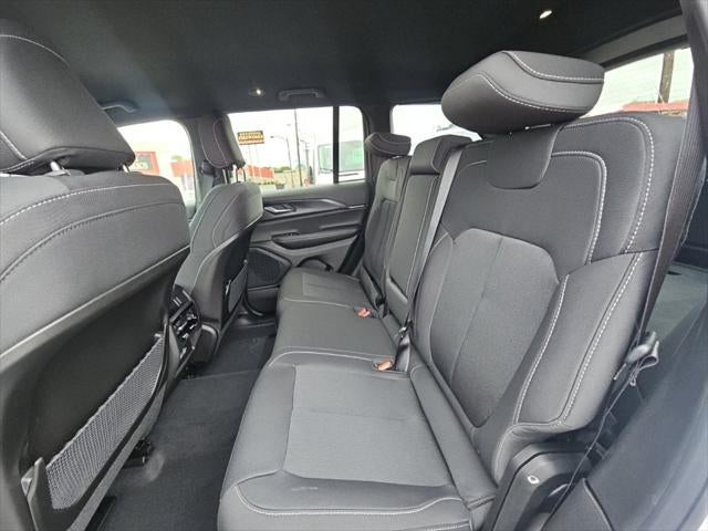2027 Jeep Grand Cherokee GRAND CHEROKEE LAREDO 4X4