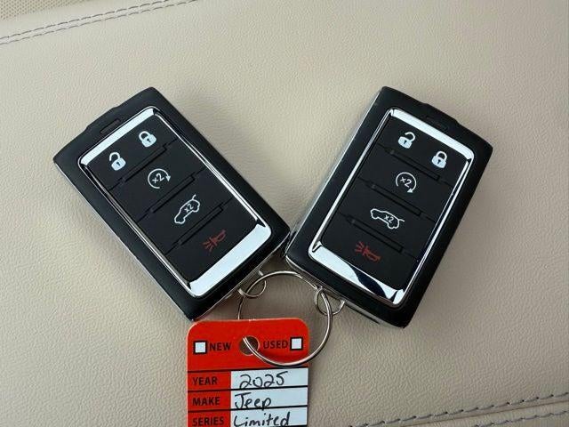 2025 Jeep Grand Cherokee GRAND CHEROKEE LIMITED 4X4