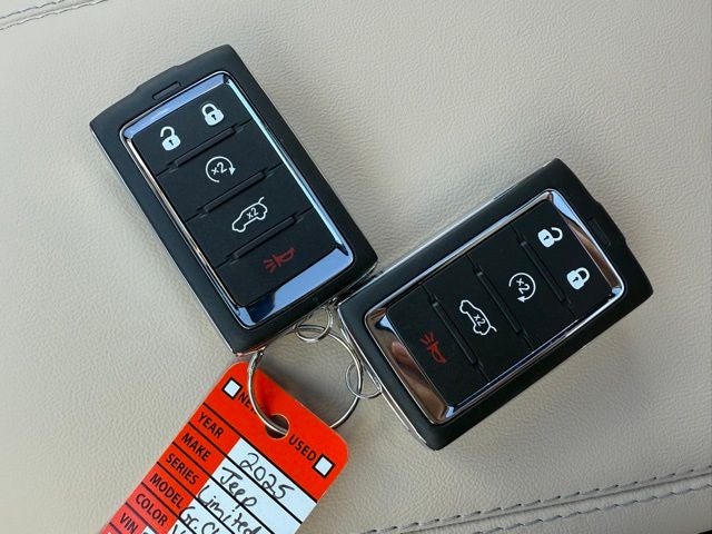 2025 Jeep Grand Cherokee GRAND CHEROKEE LIMITED 4X4