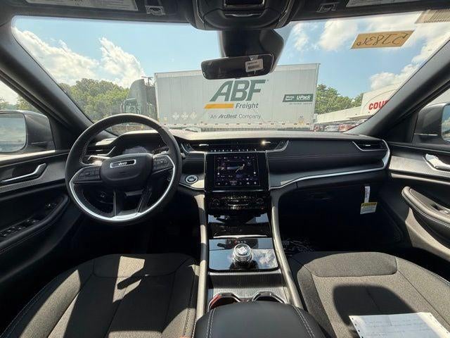 2025 Jeep Grand Cherokee GRAND CHEROKEE L LAREDO 4X4