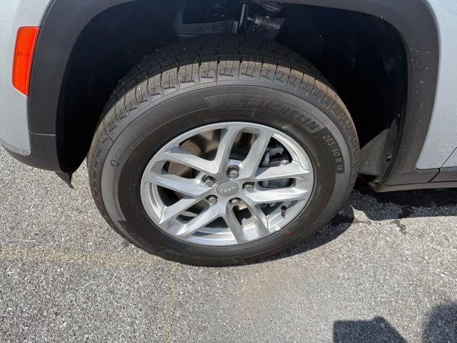 2025 Jeep Grand Cherokee GRAND CHEROKEE L LAREDO 4X4