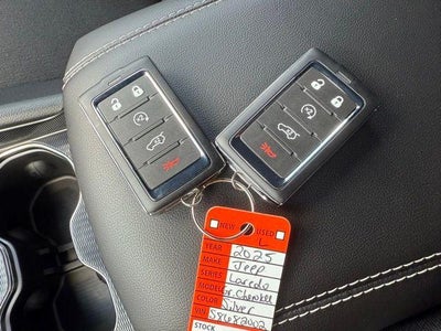 2025 Jeep Grand Cherokee GRAND CHEROKEE L LAREDO 4X4