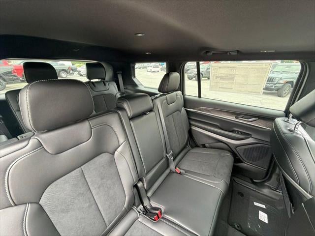 2026 Jeep Grand Cherokee GRAND CHEROKEE L LAREDO ALTITUDE 4X4