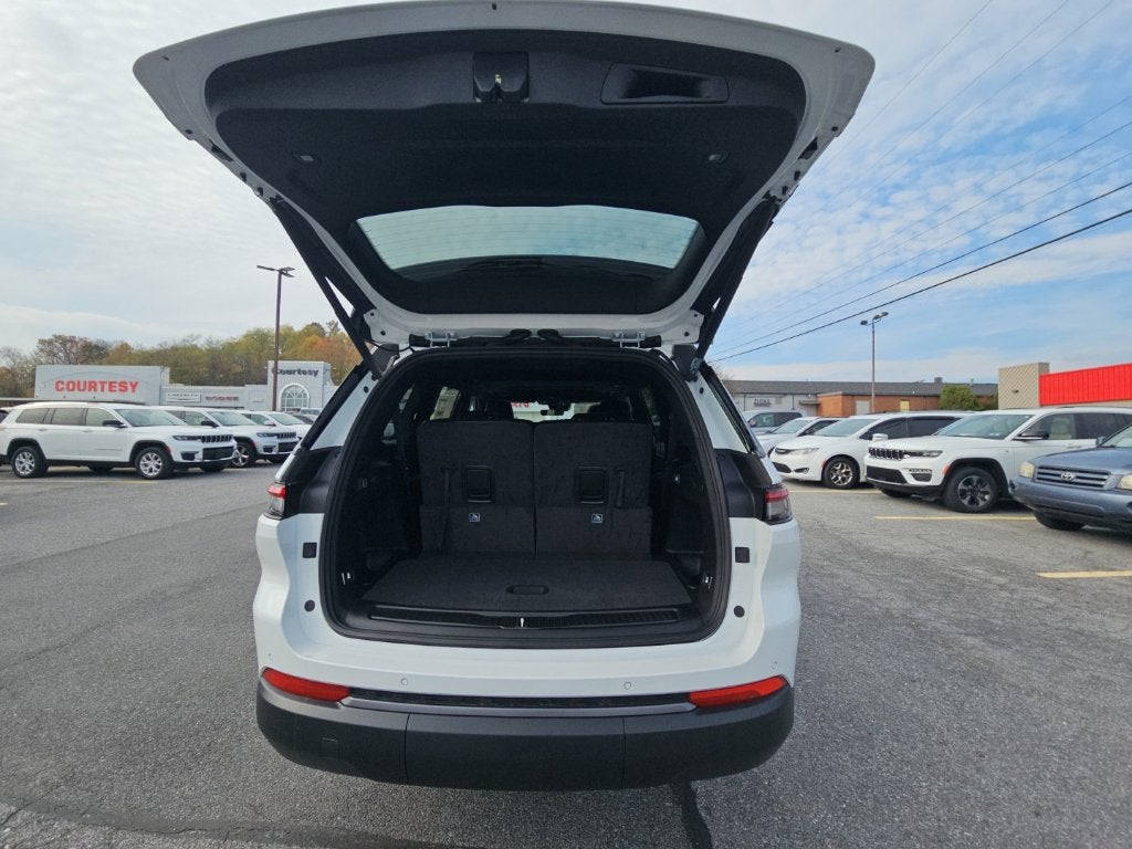 2027 Jeep Grand Cherokee GRAND CHEROKEE L LAREDO ALTITUDE 4X4