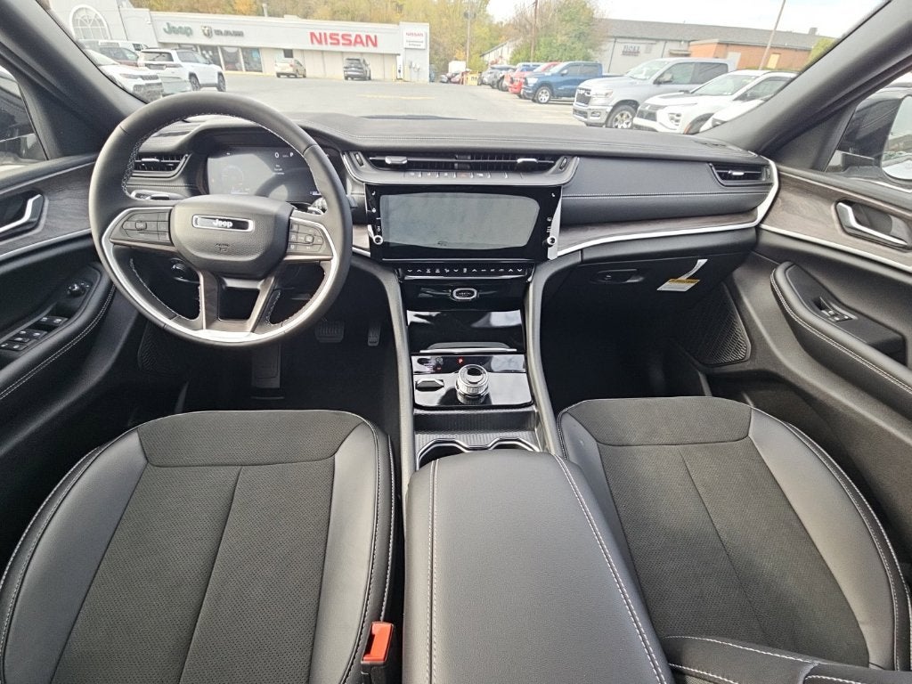 2027 Jeep Grand Cherokee GRAND CHEROKEE L LAREDO ALTITUDE 4X4