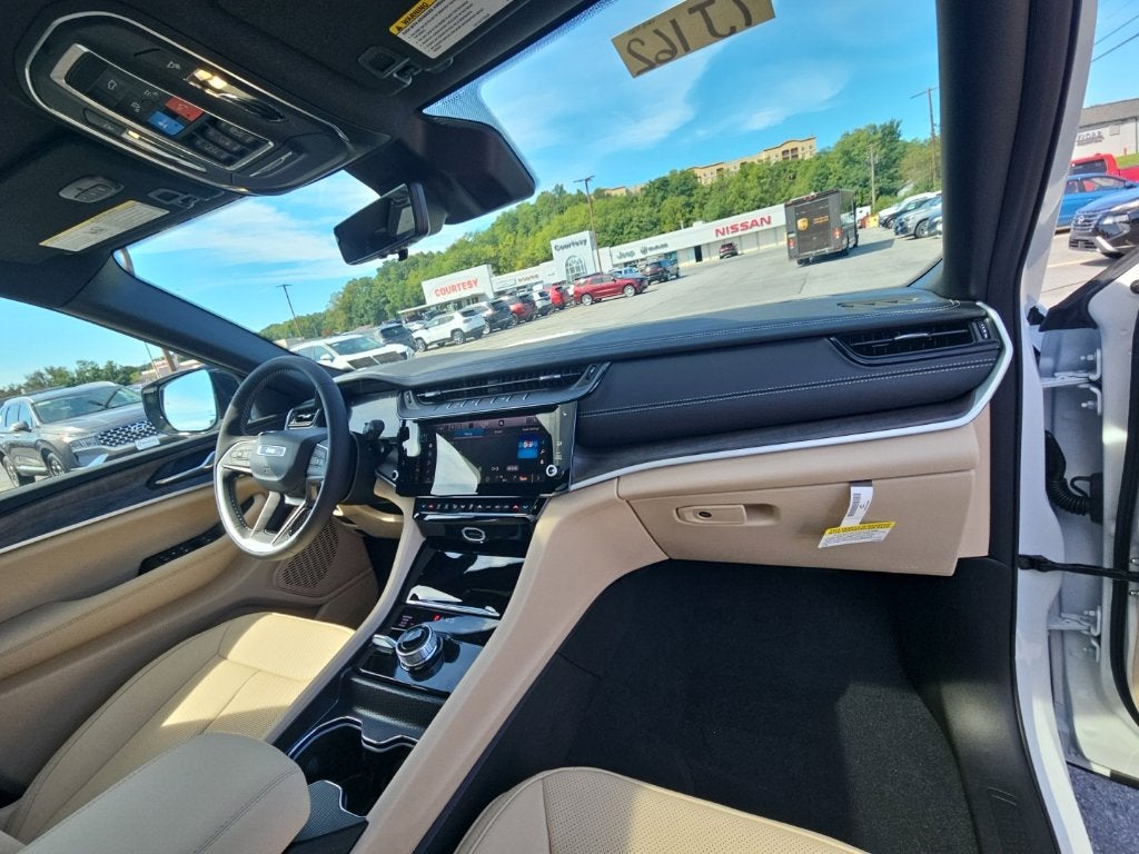 2027 Jeep Grand Cherokee GRAND CHEROKEE L LIMITED 4X4