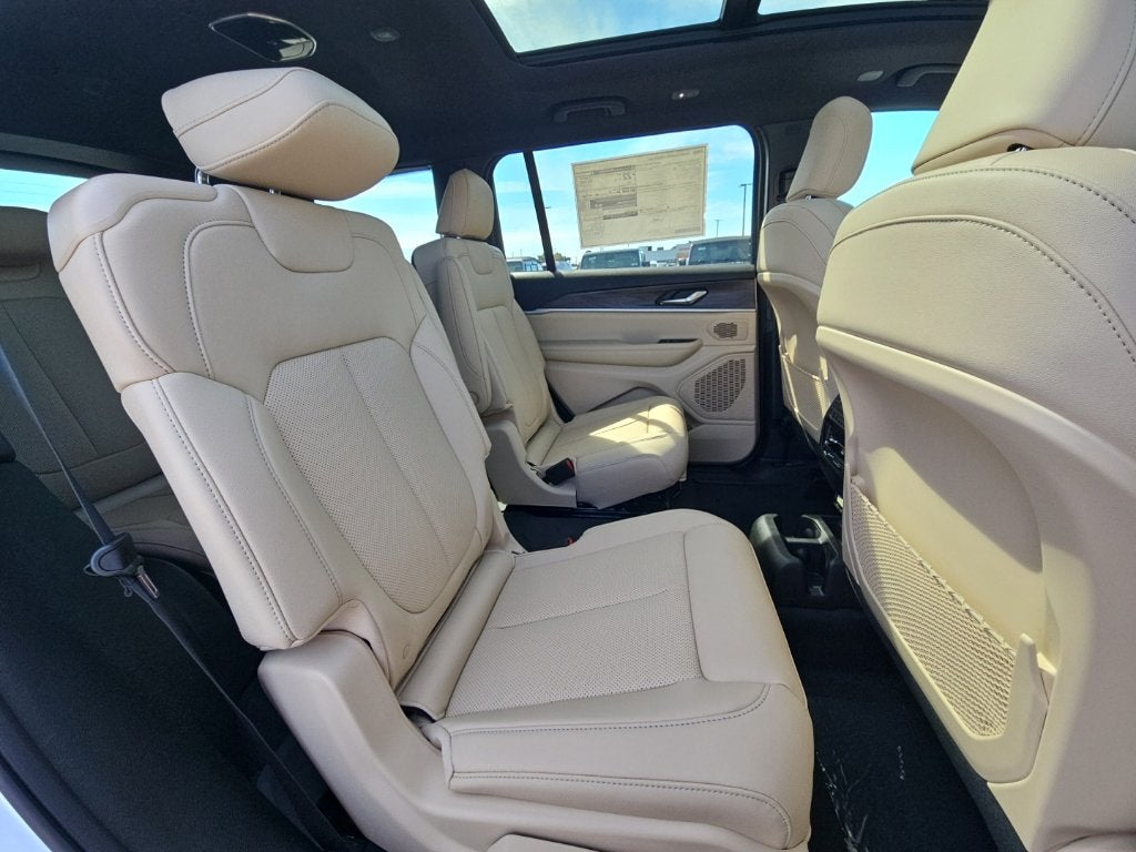 2027 Jeep Grand Cherokee GRAND CHEROKEE L LIMITED 4X4