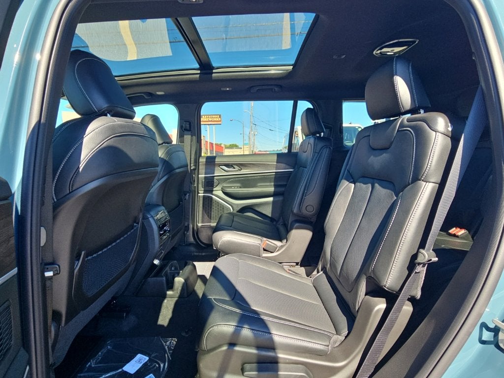 2027 Jeep Grand Cherokee GRAND CHEROKEE L LIMITED RESERVE 4X4