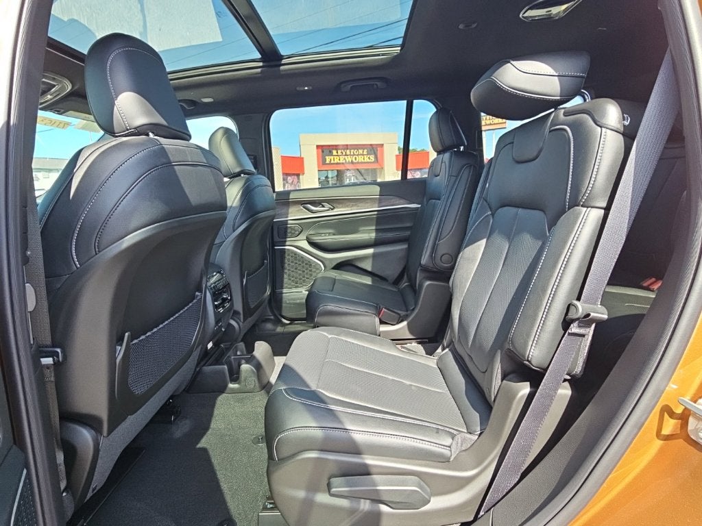 2027 Jeep Grand Cherokee GRAND CHEROKEE L LIMITED RESERVE 4X4