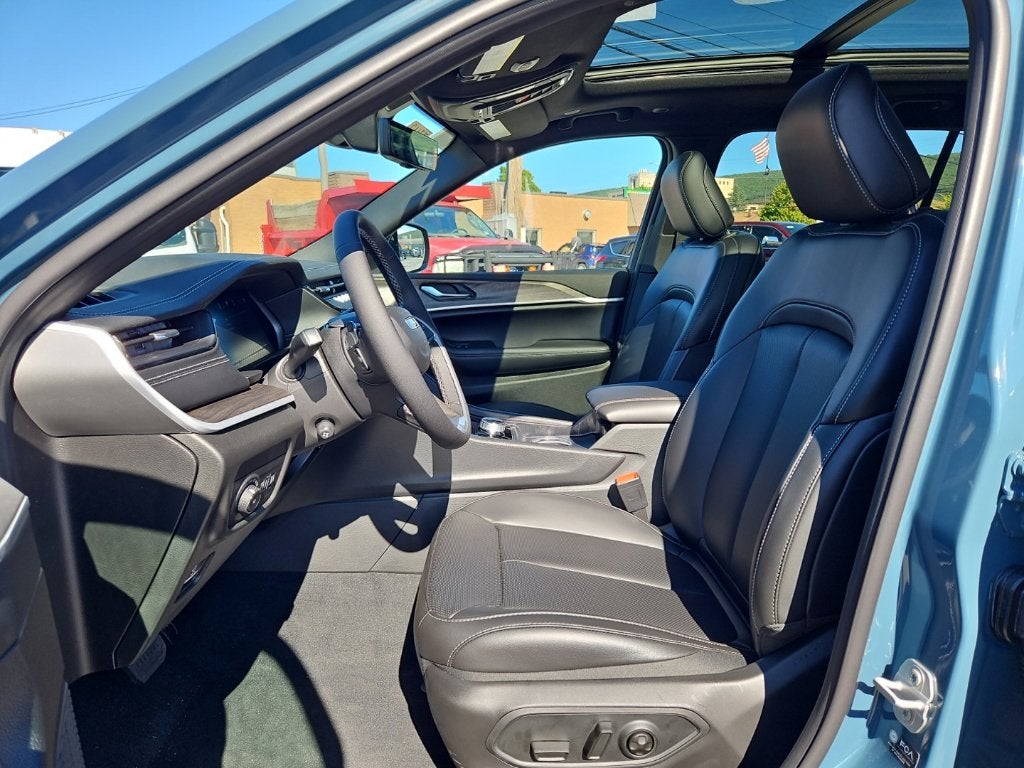 2027 Jeep Grand Cherokee GRAND CHEROKEE L LIMITED 4X4