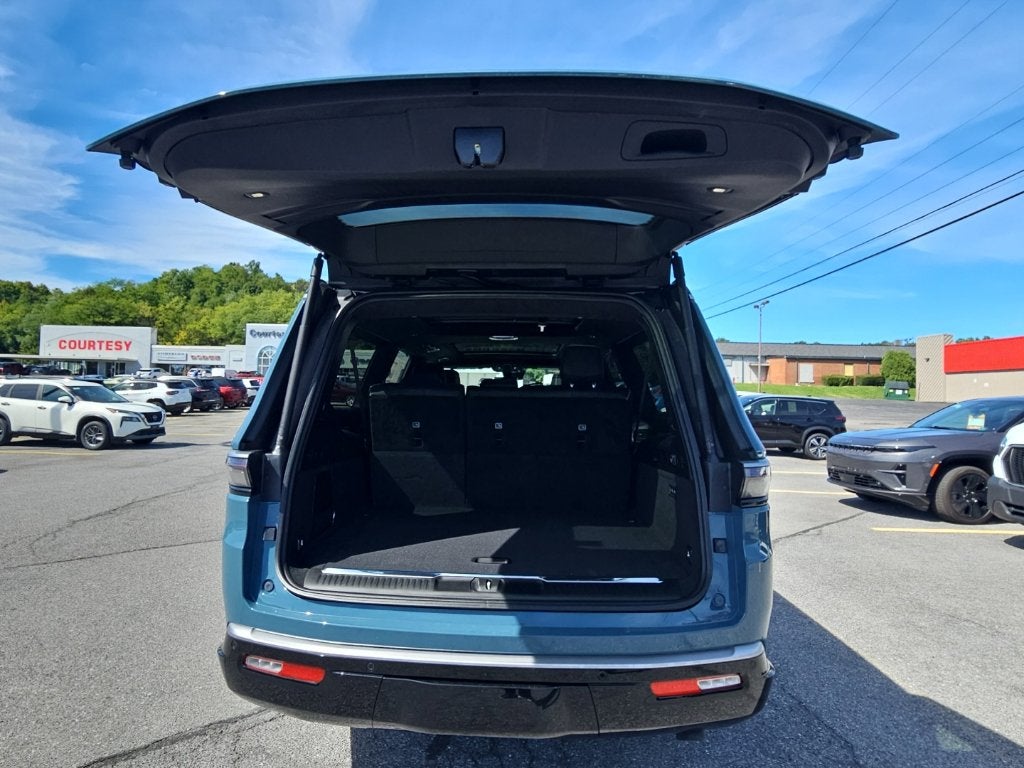 2027 Jeep Grand Wagoneer GRAND WAGONEER LONG WHEELBASE SUMMIT RESERVE 4X4