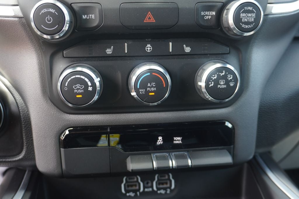2023 RAM 1500 Big Horn Crew Cab 4x4 5'7' Box