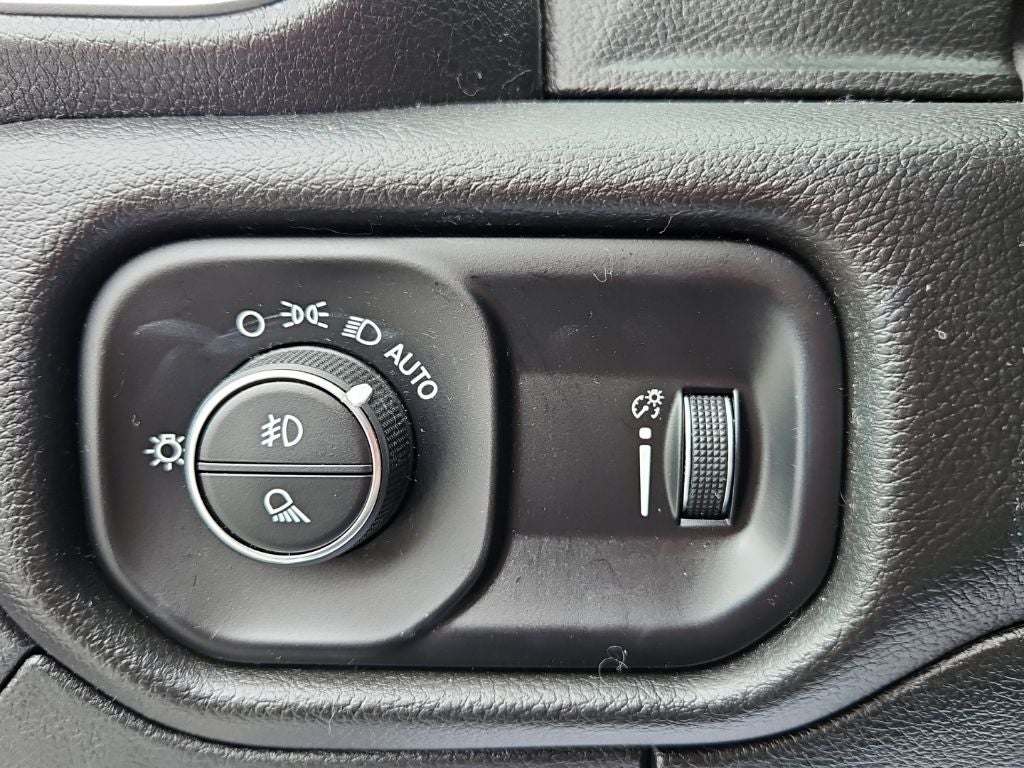 2023 RAM 1500 Big Horn Crew Cab 4x4 5'7' Box