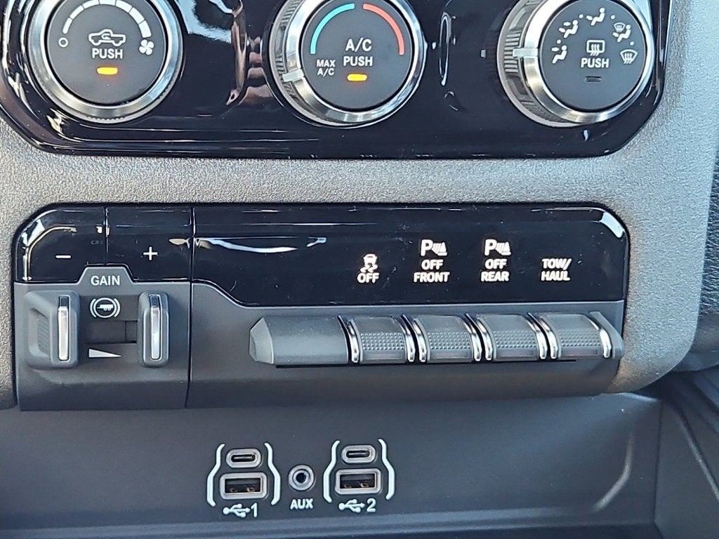 2027 RAM Ram 1500 RAM 1500 EXPRESS CREW CAB 4X4 5'7' BOX