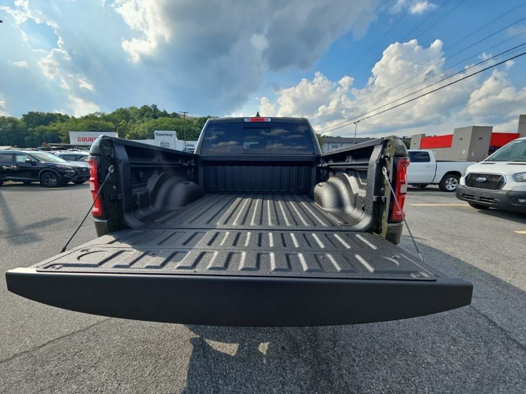 2027 RAM Ram 1500 RAM 1500 WARLOCK CREW CAB 4X4 5'7' BOX