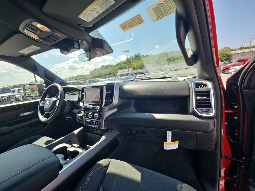 2026 RAM 1500 RAM 1500 EXPRESS CREW CAB 4X4 5'7' BOX