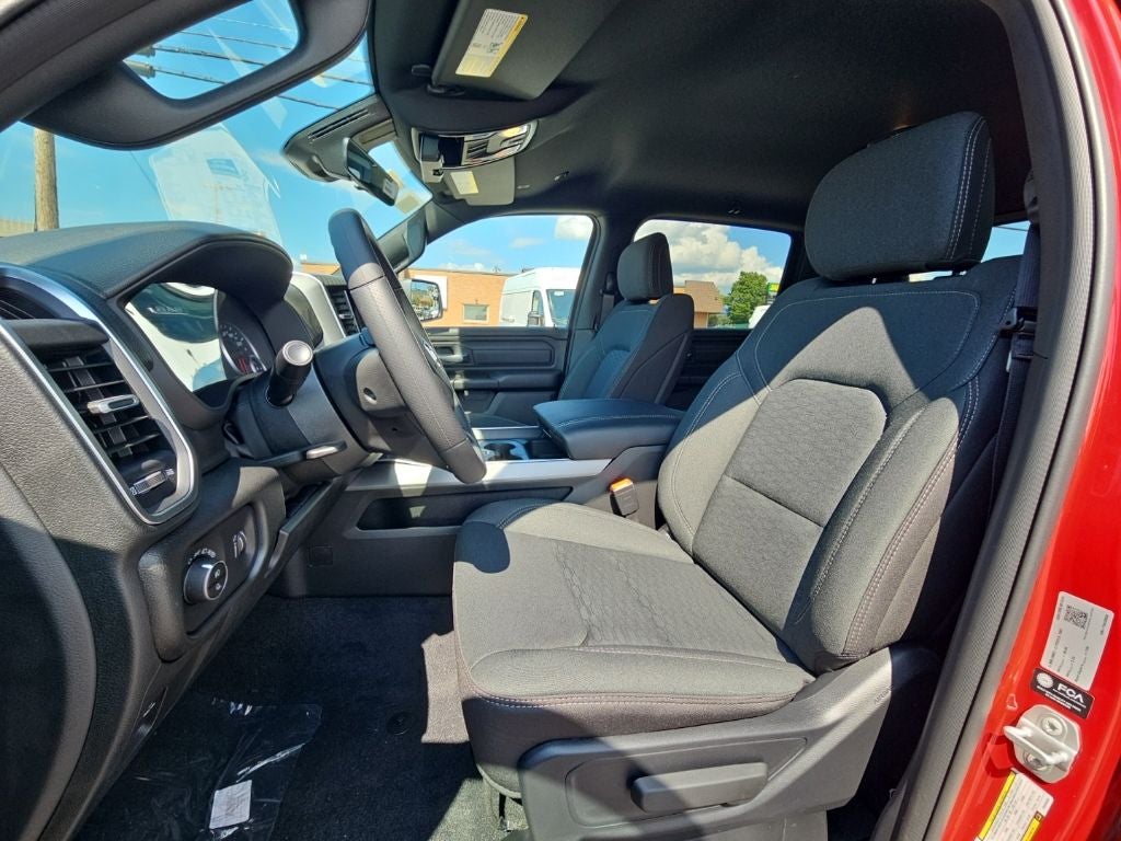 2026 RAM 1500 RAM 1500 EXPRESS CREW CAB 4X4 5'7' BOX