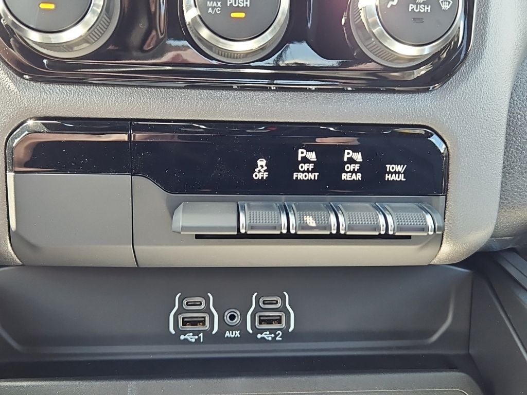 2026 RAM 1500 RAM 1500 EXPRESS CREW CAB 4X4 5'7' BOX