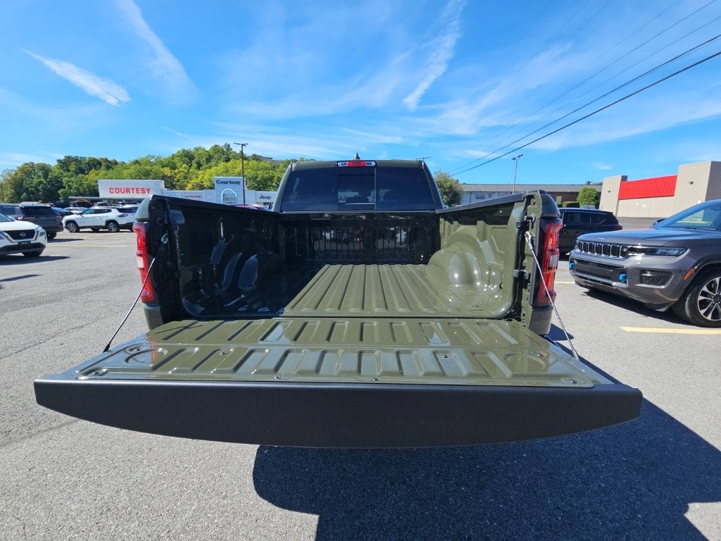 2027 RAM Ram 1500 RAM 1500 EXPRESS CREW CAB 4X4 5'7' BOX