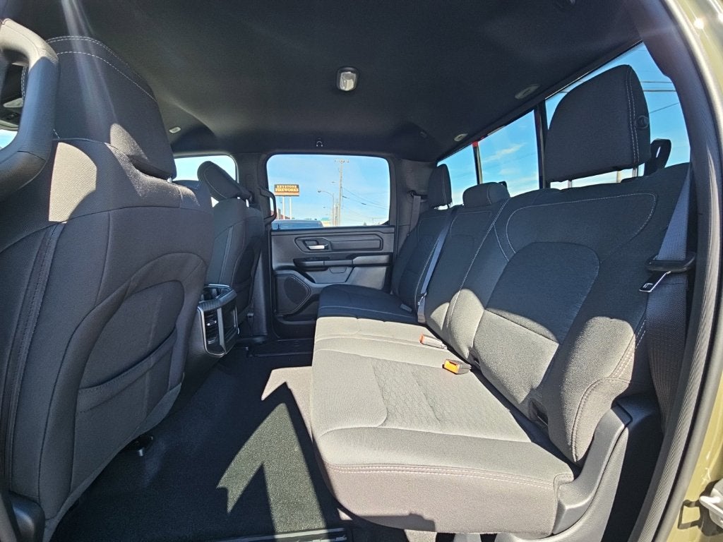 2027 RAM Ram 1500 RAM 1500 EXPRESS CREW CAB 4X4 5'7' BOX