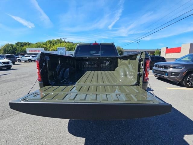 2027 RAM Ram 1500 RAM 1500 EXPRESS CREW CAB 4X4 5'7' BOX
