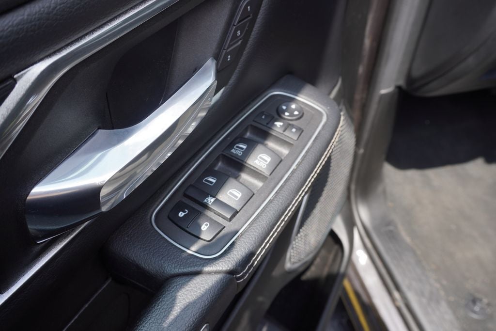 2023 RAM 1500 Laramie Crew Cab 4x4 5'7' Box