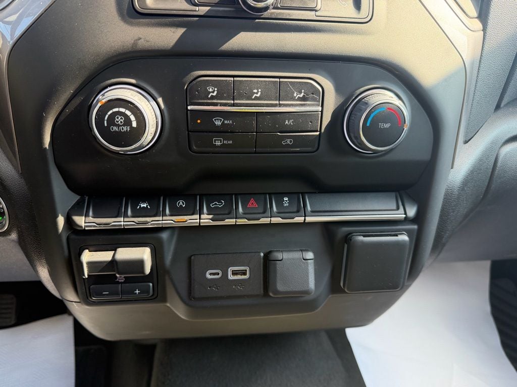 2023 Chevrolet Silverado 1500 4WD Crew Cab Short Bed Custom