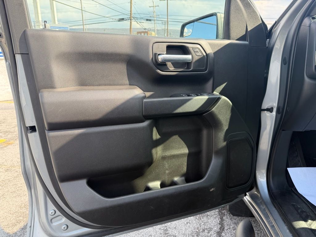 2023 Chevrolet Silverado 1500 4WD Crew Cab Short Bed Custom