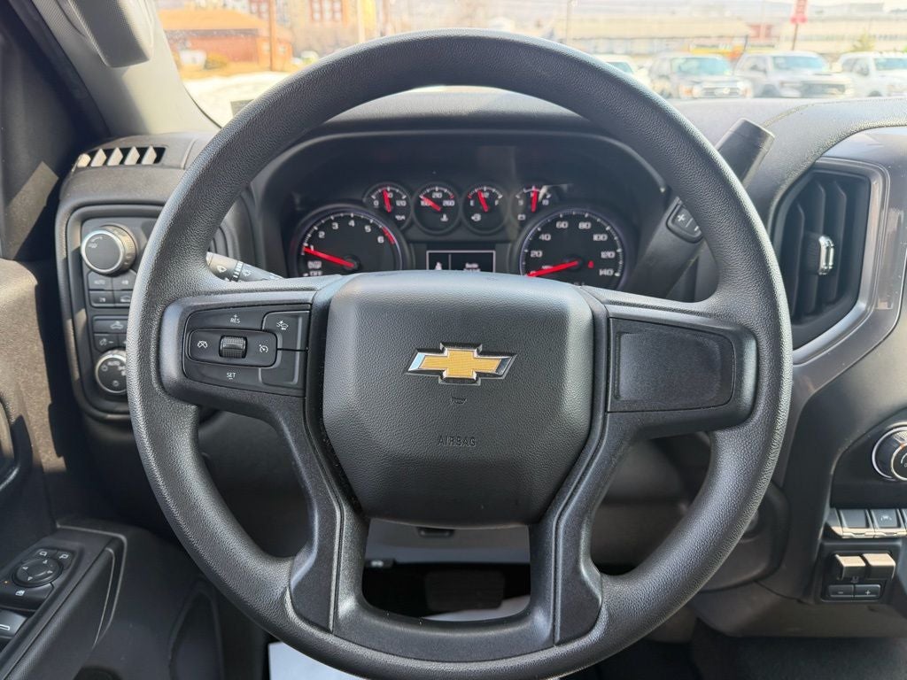 2023 Chevrolet Silverado 1500 4WD Crew Cab Short Bed Custom