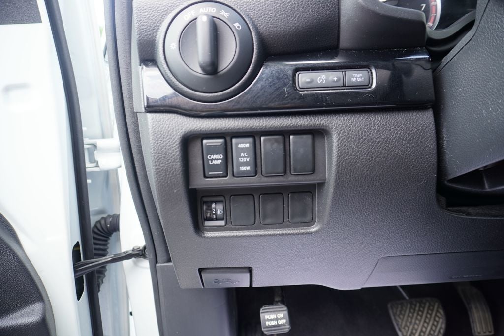 2024 Nissan TITAN Crew Cab SV 4x4