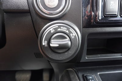 2024 Nissan TITAN Crew Cab SV 4x4