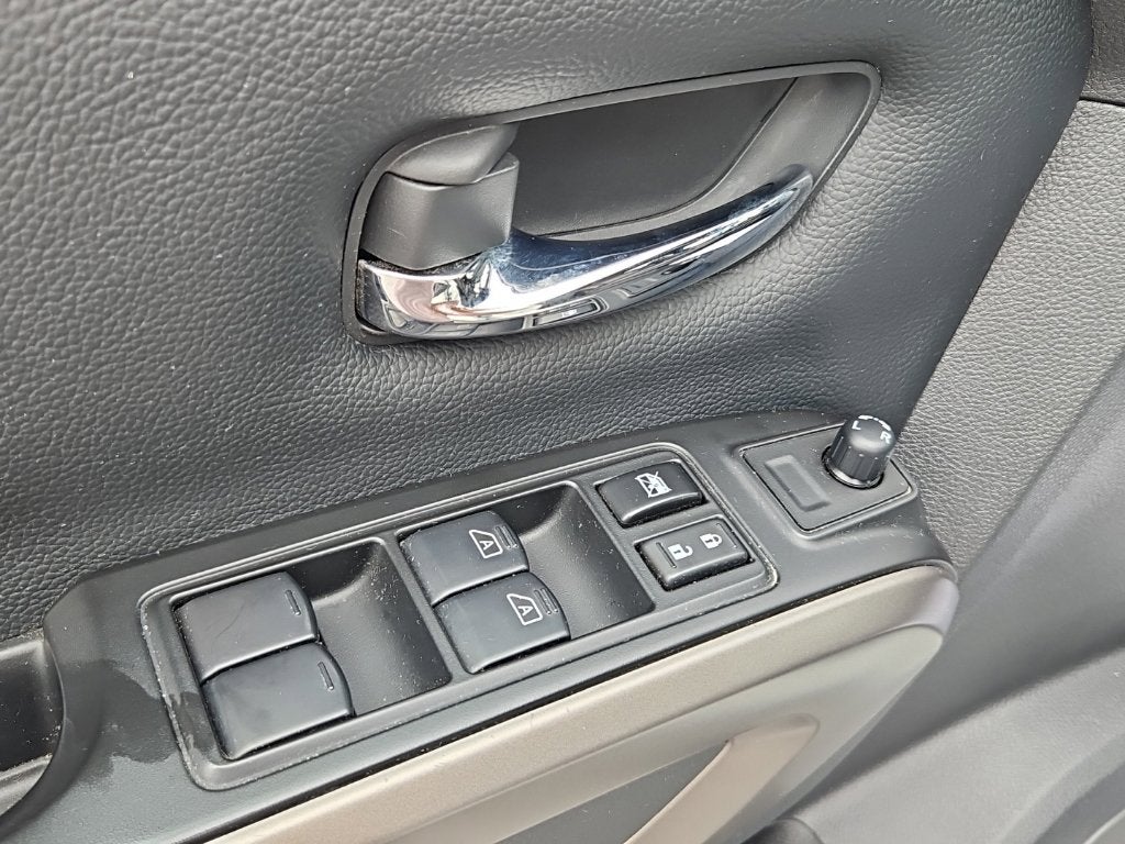 2024 Nissan TITAN Crew Cab SV 4x4